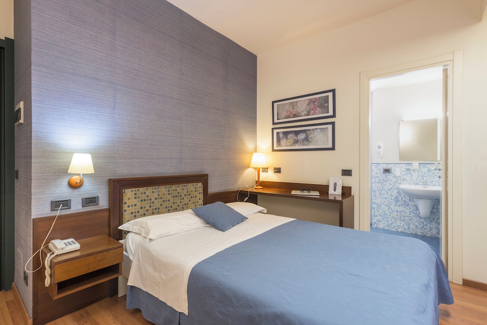 Hotel Montreal — Hotel rooms in Ragusa, Sicily