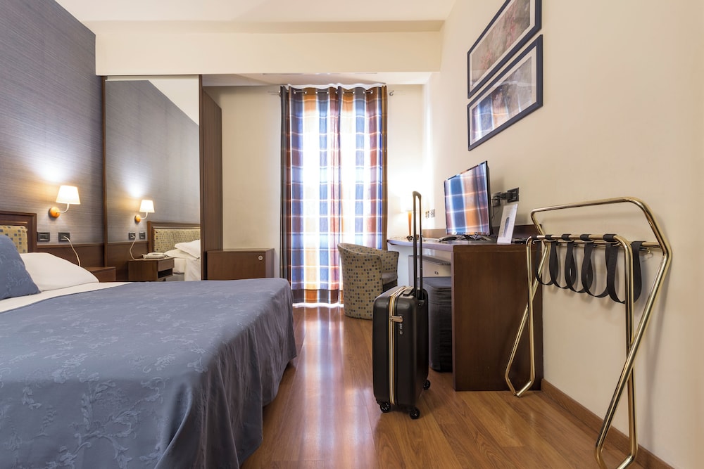Hotel Montreal — Hotel rooms in Ragusa, Sicily