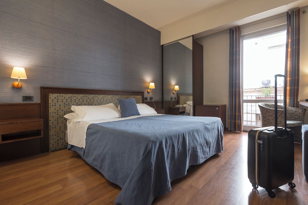 Hotel Montreal — Hotel rooms in Ragusa, Sicily