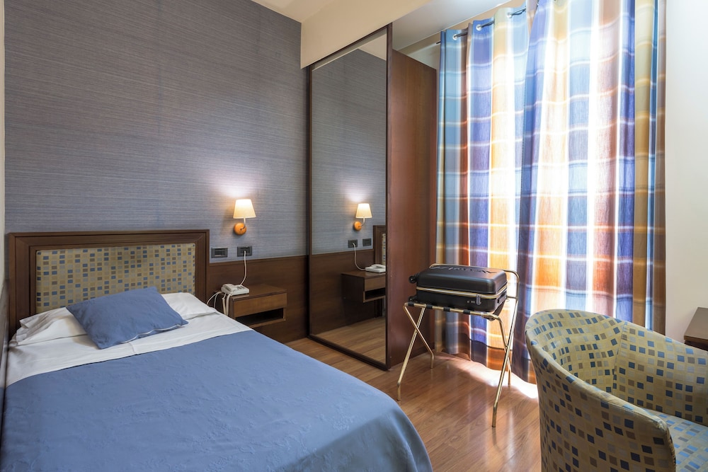 Hotel Montreal — Hotel rooms in Ragusa, Sicily