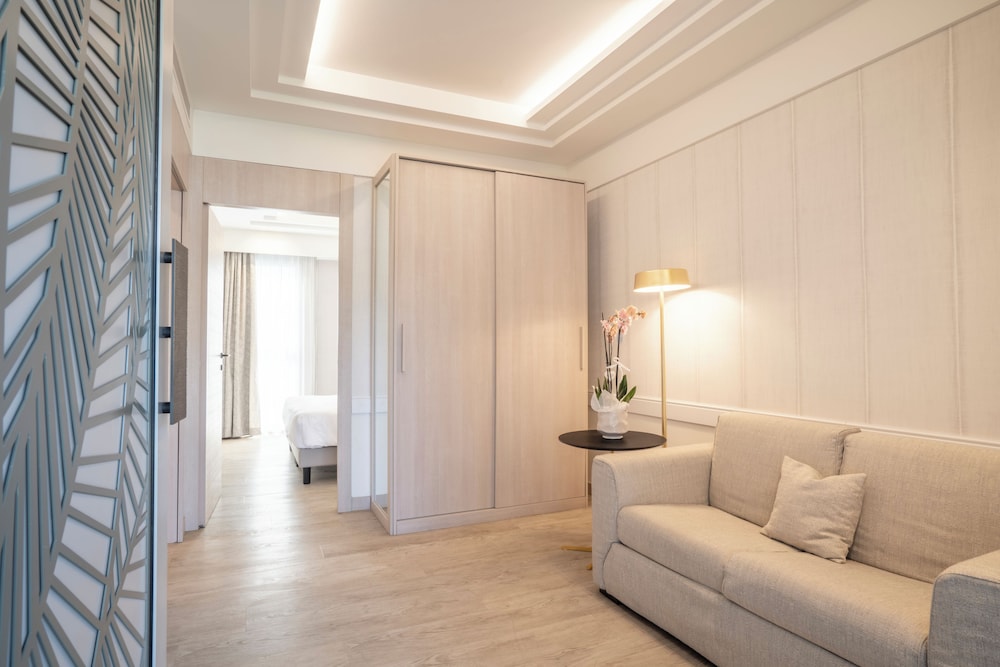 Splendido Bay Luxury Spa Resort — Hotel rooms in Padenghe sul Garda, Lombardy