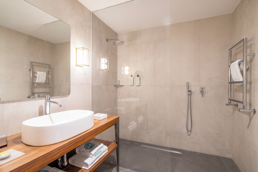 Splendido Bay Luxury Spa Resort — Hotel rooms in Padenghe sul Garda, Lombardy