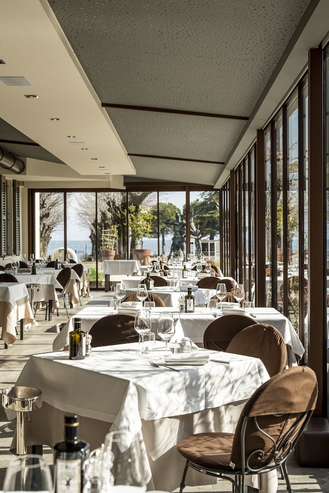 Splendido Bay Luxury Spa Resort — Restaurant & bars in Padenghe sul Garda, Lombardy