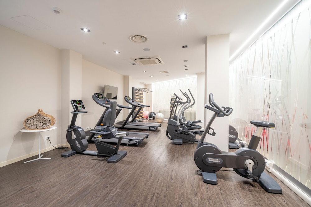 Splendido Bay Luxury Spa Resort — Sports & recreation in Padenghe sul Garda, Lombardy
