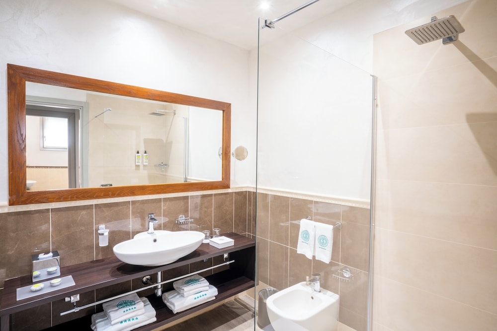 Splendido Bay Luxury Spa Resort — Hotel rooms in Padenghe sul Garda, Lombardy