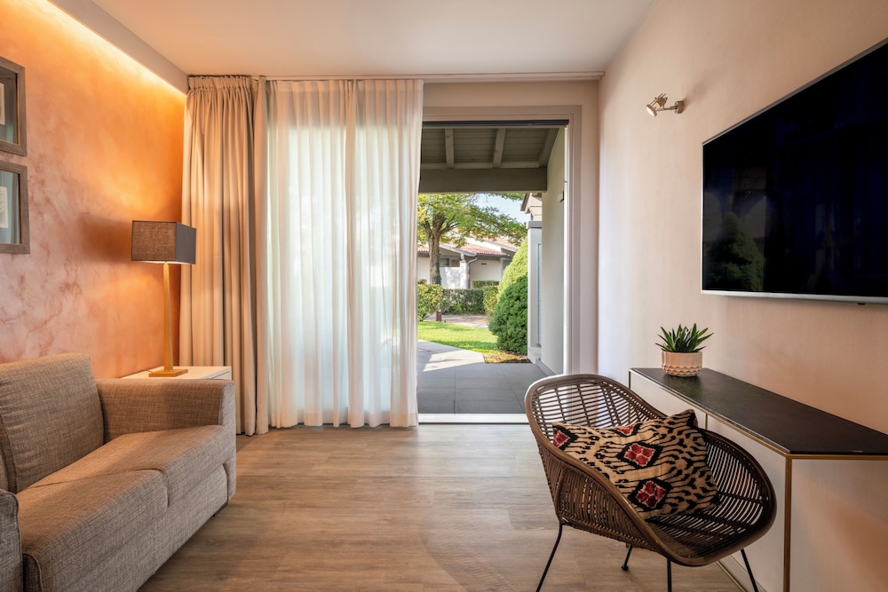 Splendido Bay Luxury Spa Resort — Hotel rooms in Padenghe sul Garda, Lombardy