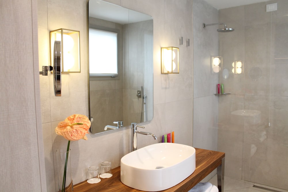 Splendido Bay Luxury Spa Resort — Hotel rooms in Padenghe sul Garda, Lombardy