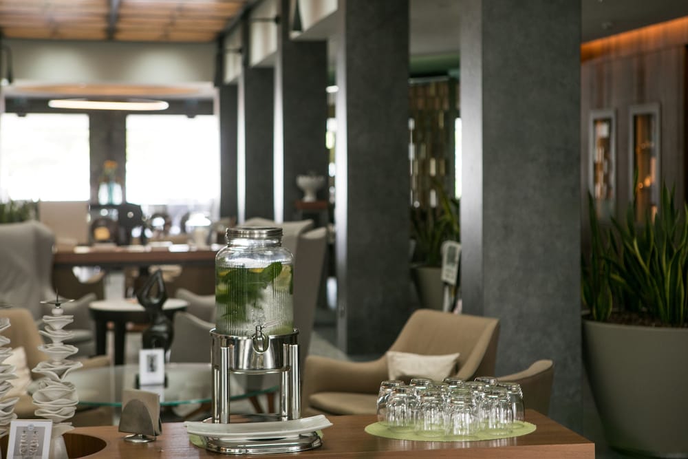 Splendido Bay Luxury Spa Resort — Restaurant & bars in Padenghe sul Garda, Lombardy