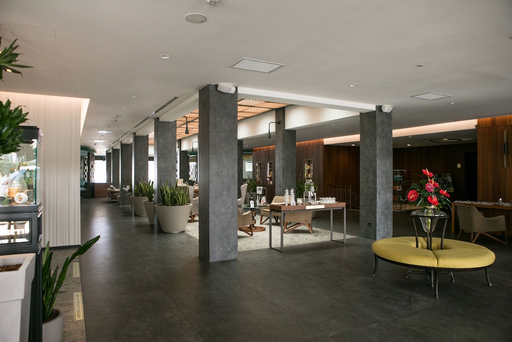 Splendido Bay Luxury Spa Resort — Hotel building in Padenghe sul Garda, Lombardy