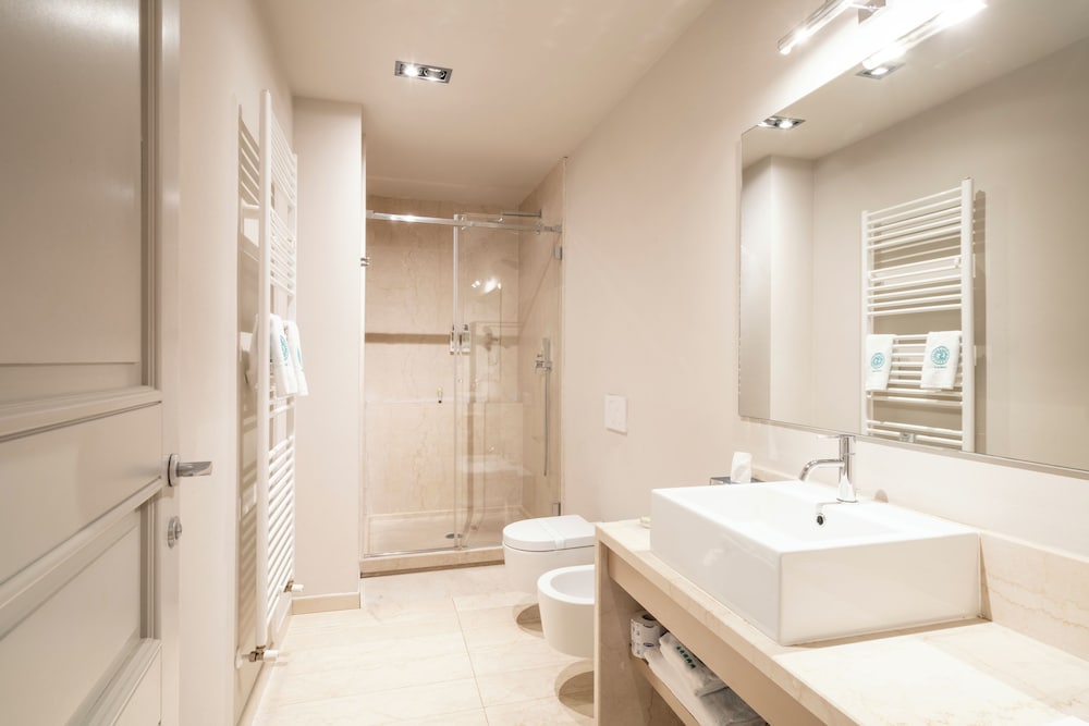 Splendido Bay Luxury Spa Resort — Hotel rooms in Padenghe sul Garda, Lombardy