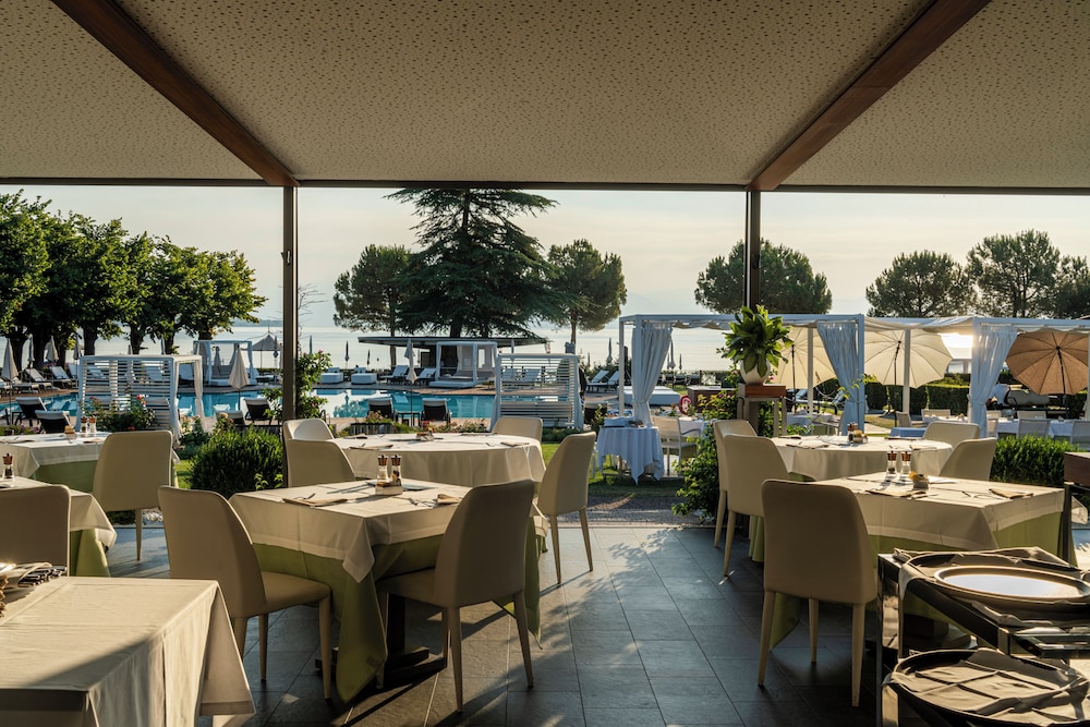 Splendido Bay Luxury Spa Resort — Restaurant & bars in Padenghe sul Garda, Lombardy