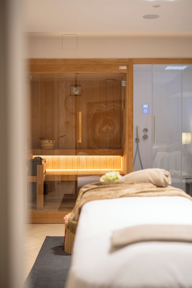 Splendido Bay Luxury Spa Resort — Hotel rooms in Padenghe sul Garda, Lombardy