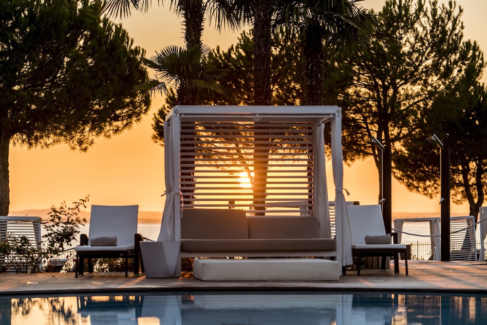 Splendido Bay Luxury Spa Resort — Swimming pool in Padenghe sul Garda, Lombardy