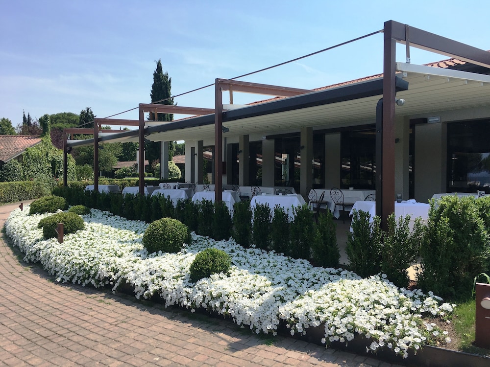 Splendido Bay Luxury Spa Resort — Restaurant & bars in Padenghe sul Garda, Lombardy