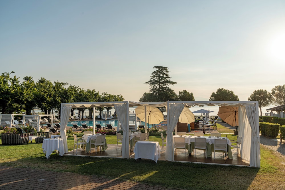 Splendido Bay Luxury Spa Resort — Restaurant & bars in Padenghe sul Garda, Lombardy