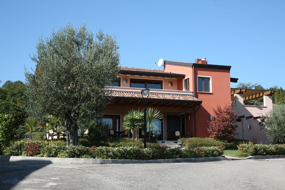 Onda Blu Resort — Hotel building in Manerba del Garda, Lombardy