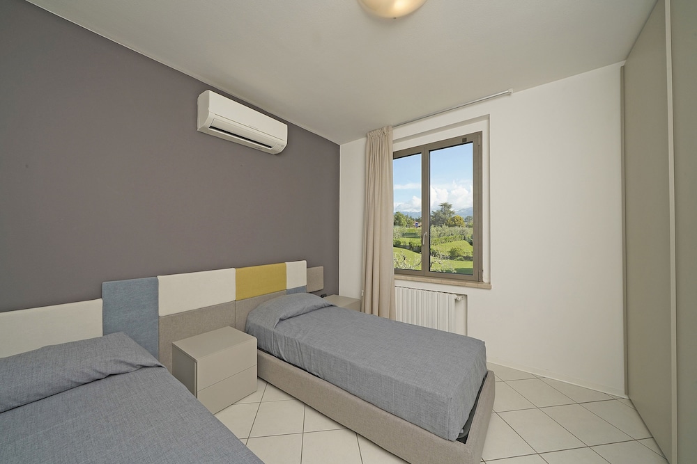 Onda Blu Resort — Hotel rooms in Manerba del Garda, Lombardy