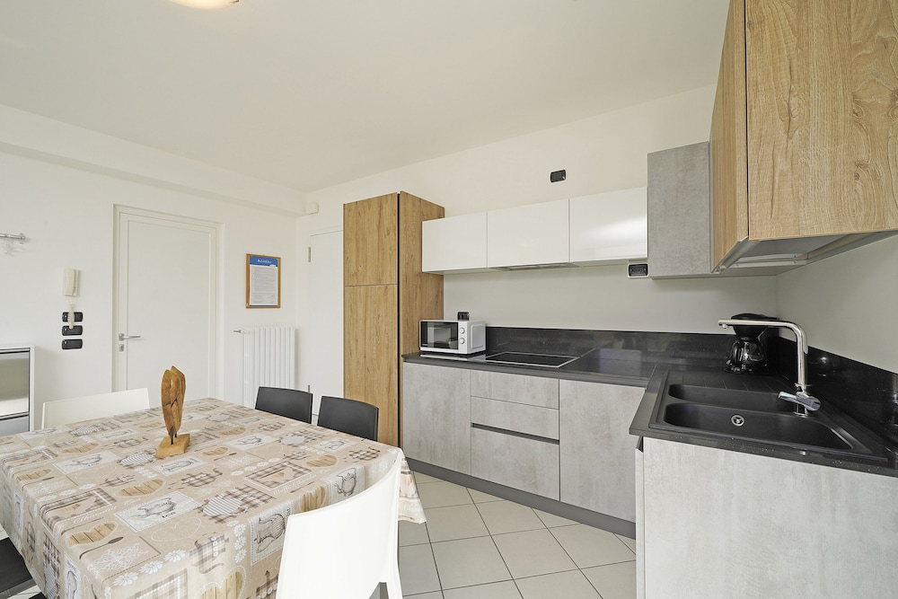 Onda Blu Resort — Hotel rooms in Manerba del Garda, Lombardy