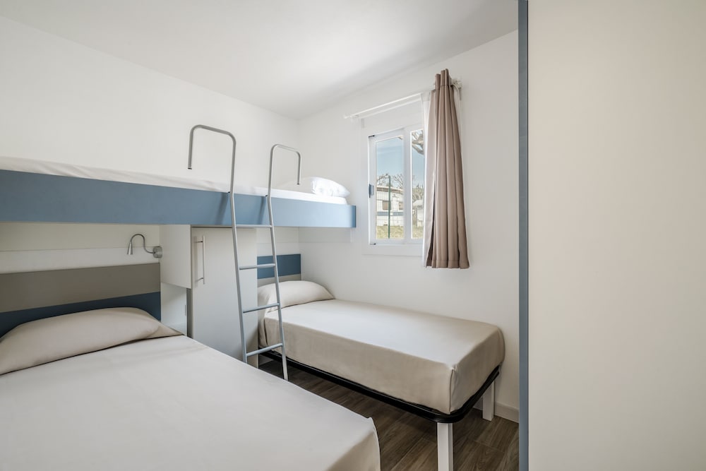 Onda Blu Resort — Hotel rooms in Manerba del Garda, Lombardy