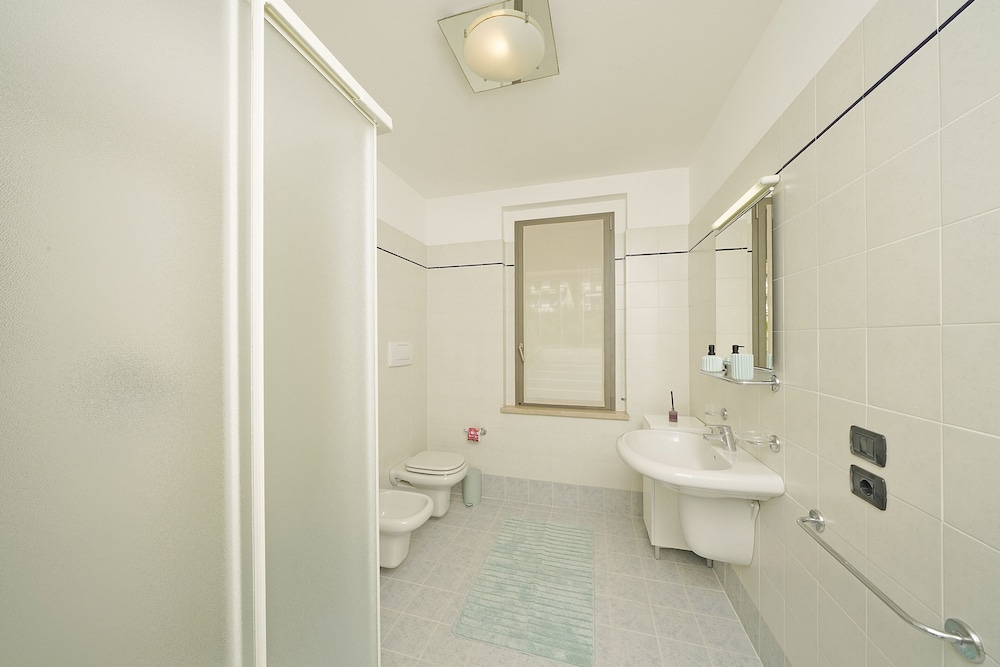 Onda Blu Resort — Hotel rooms in Manerba del Garda, Lombardy
