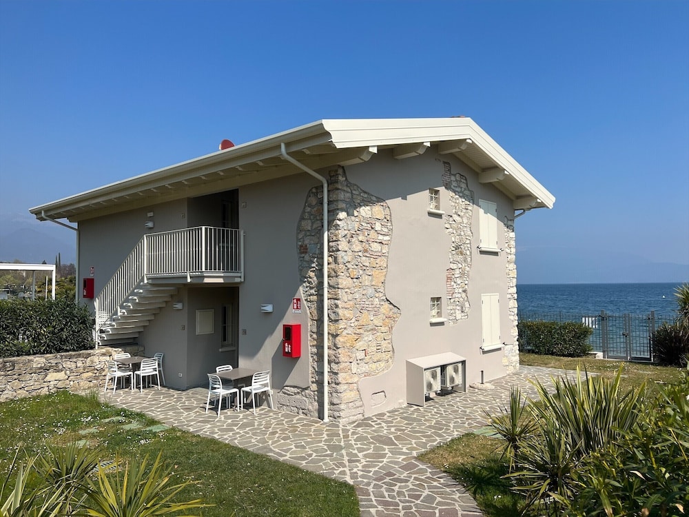 Onda Blu Resort — Hotel building in Manerba del Garda, Lombardy