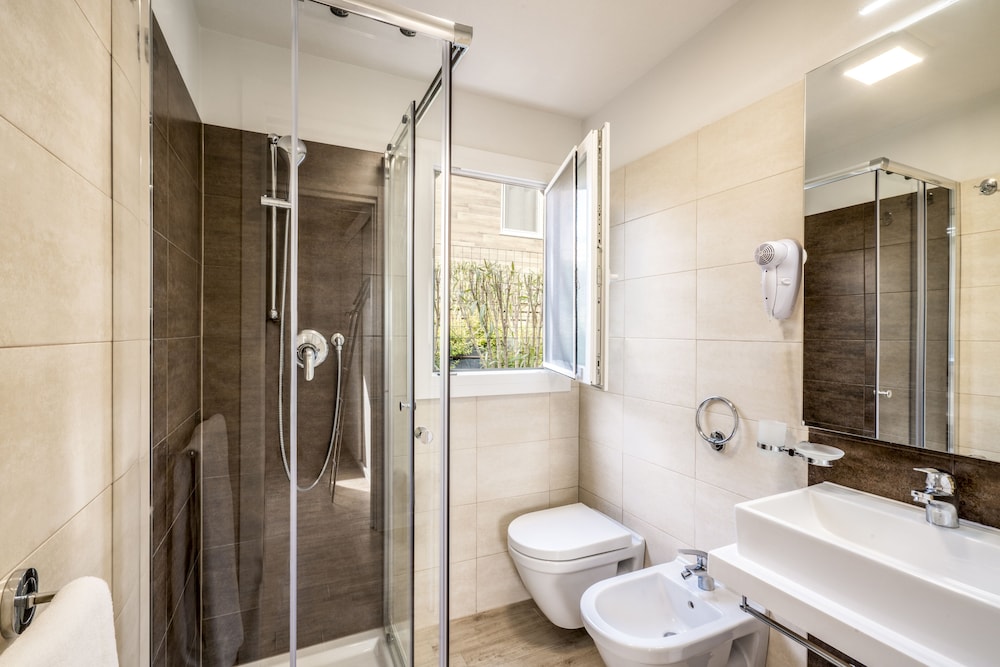 Onda Blu Resort — Hotel rooms in Manerba del Garda, Lombardy