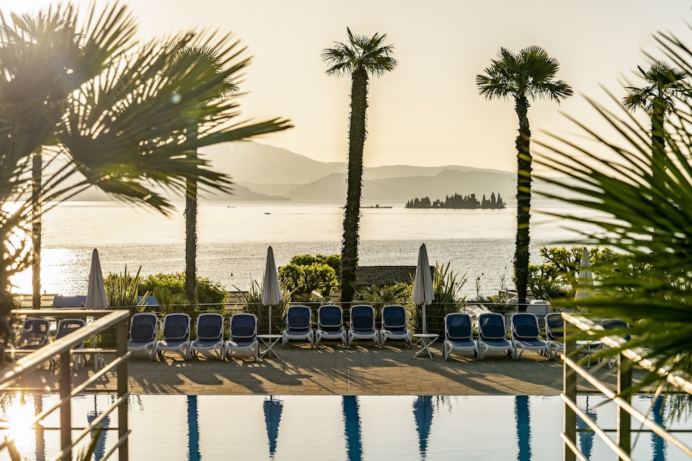 Onda Blu Resort — Swimming pool in Manerba del Garda, Lombardy