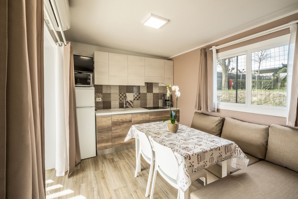Onda Blu Resort — Hotel rooms in Manerba del Garda, Lombardy