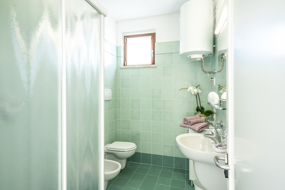 Onda Blu Resort — Hotel rooms in Manerba del Garda, Lombardy