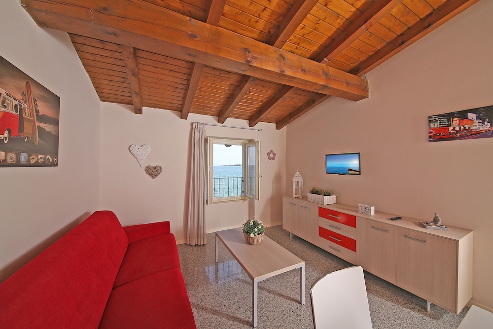 Onda Blu Resort — Hotel rooms in Manerba del Garda, Lombardy
