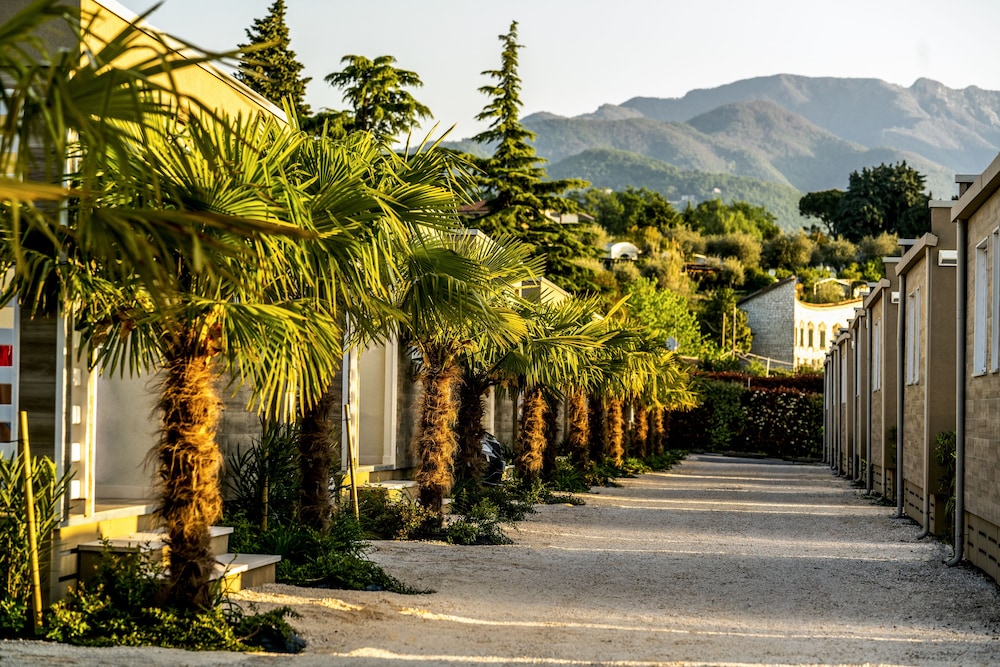 Onda Blu Resort — Hotel building in Manerba del Garda, Lombardy