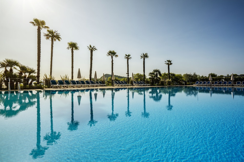 Onda Blu Resort — Swimming pool in Manerba del Garda, Lombardy