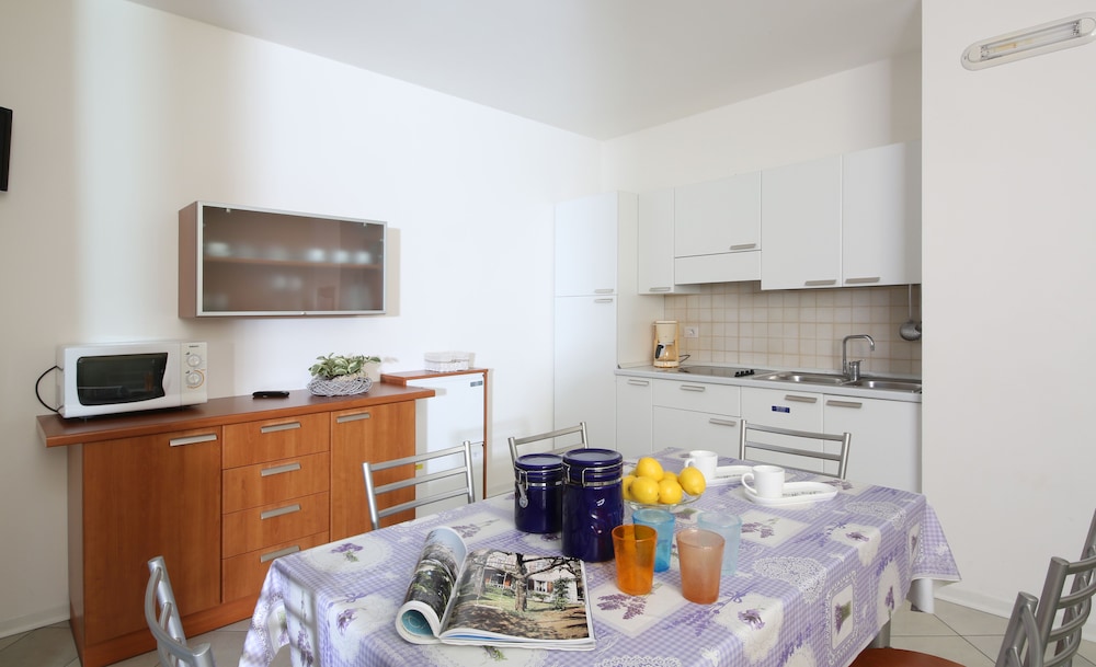 Onda Blu Resort — Hotel rooms in Manerba del Garda, Lombardy