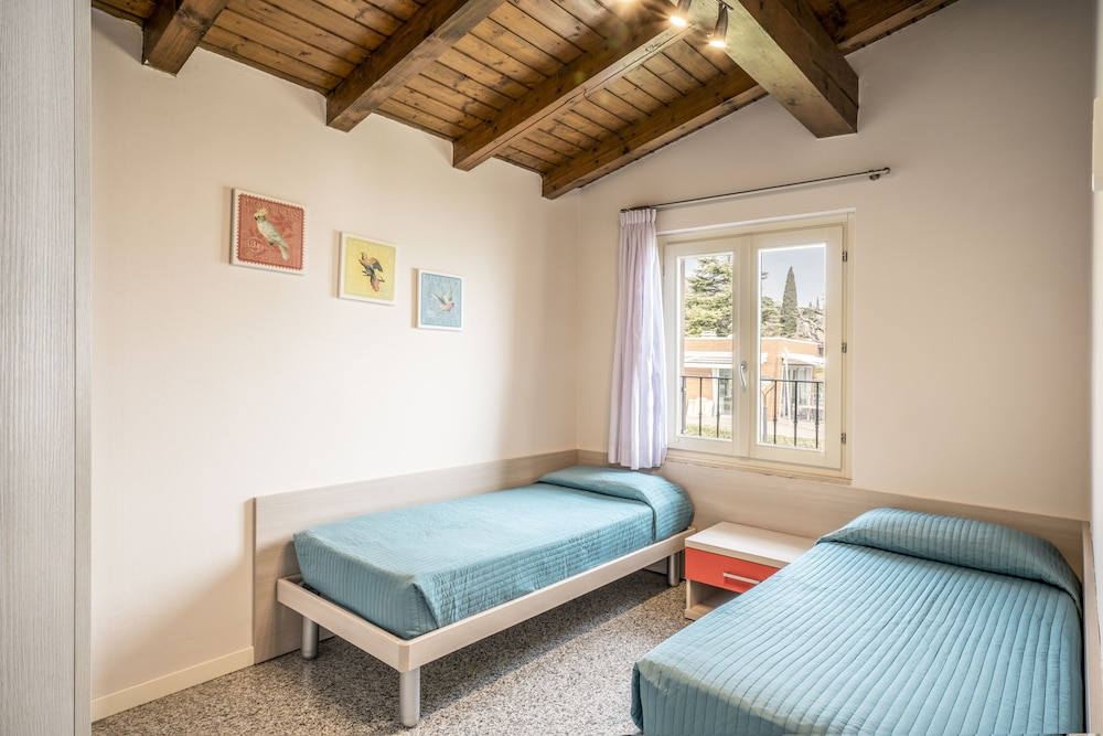 Onda Blu Resort — Hotel rooms in Manerba del Garda, Lombardy