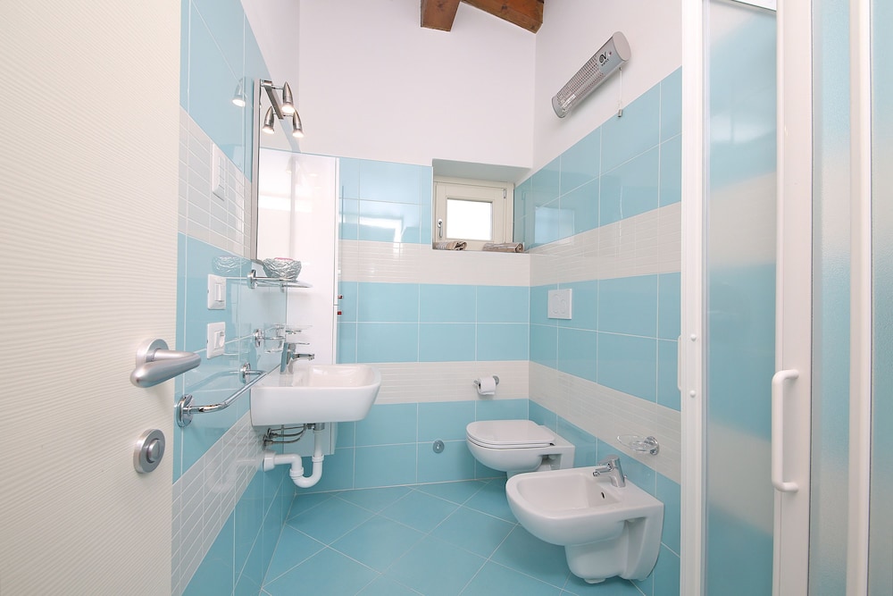 Onda Blu Resort — Hotel rooms in Manerba del Garda, Lombardy