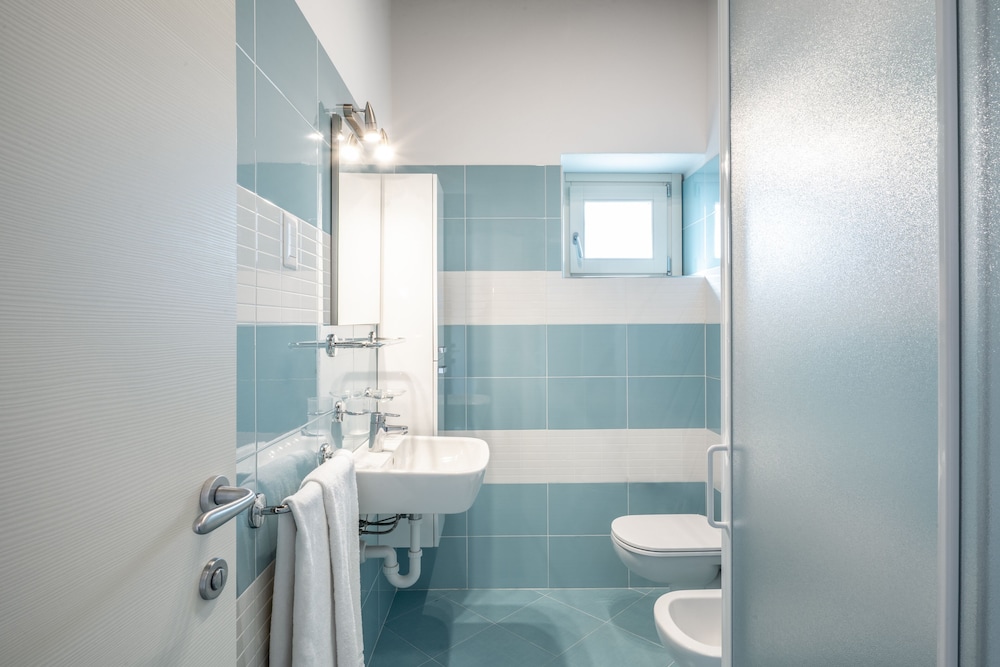 Onda Blu Resort — Hotel rooms in Manerba del Garda, Lombardy
