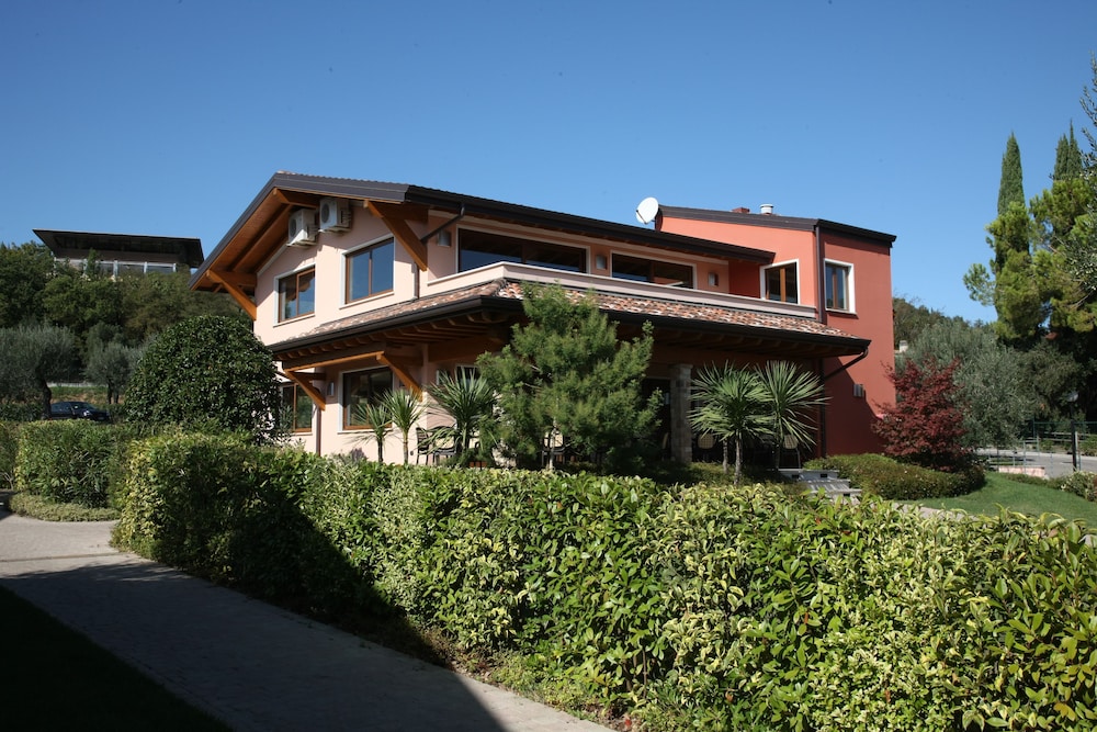 Onda Blu Resort — Hotel building in Manerba del Garda, Lombardy