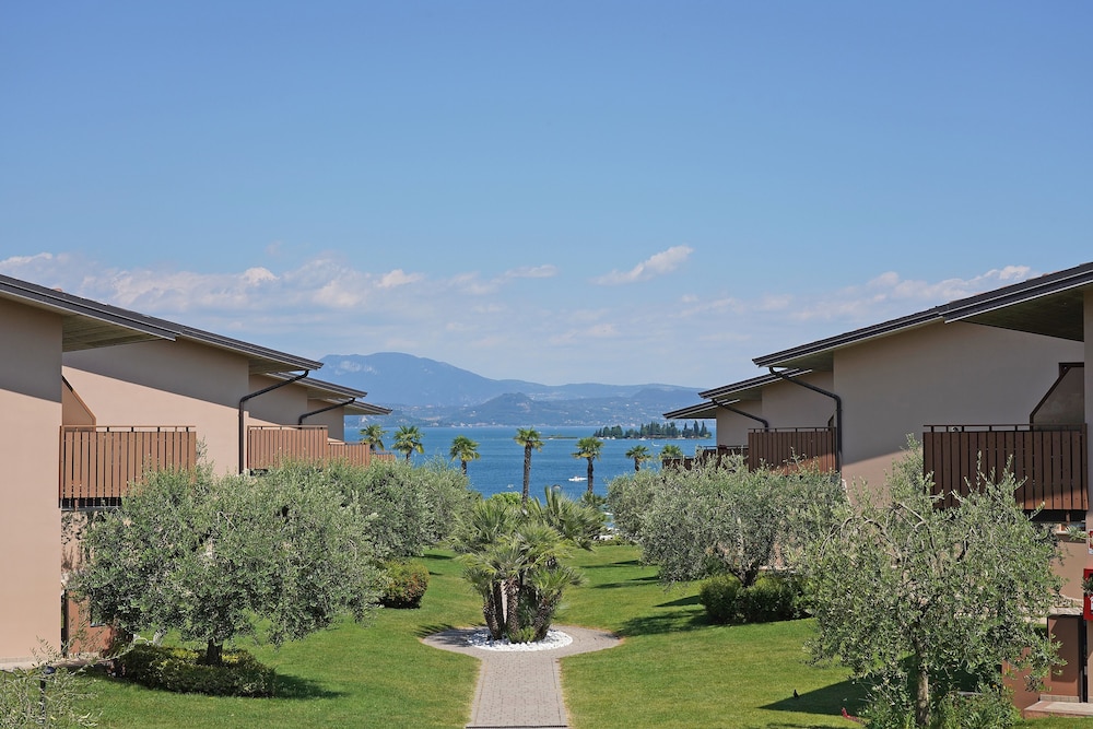 Onda Blu Resort — Hotel building in Manerba del Garda, Lombardy