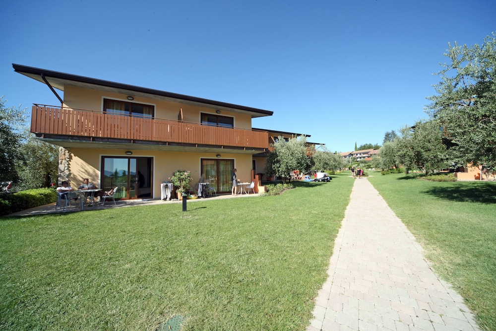Onda Blu Resort — Hotel building in Manerba del Garda, Lombardy