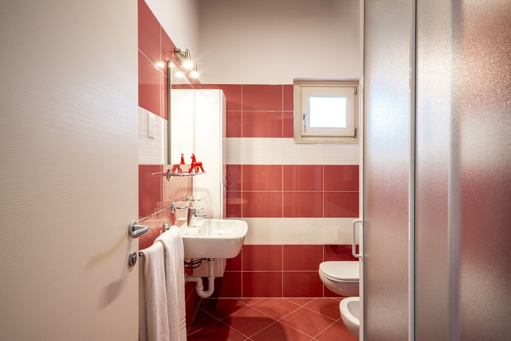 Onda Blu Resort — Hotel rooms in Manerba del Garda, Lombardy
