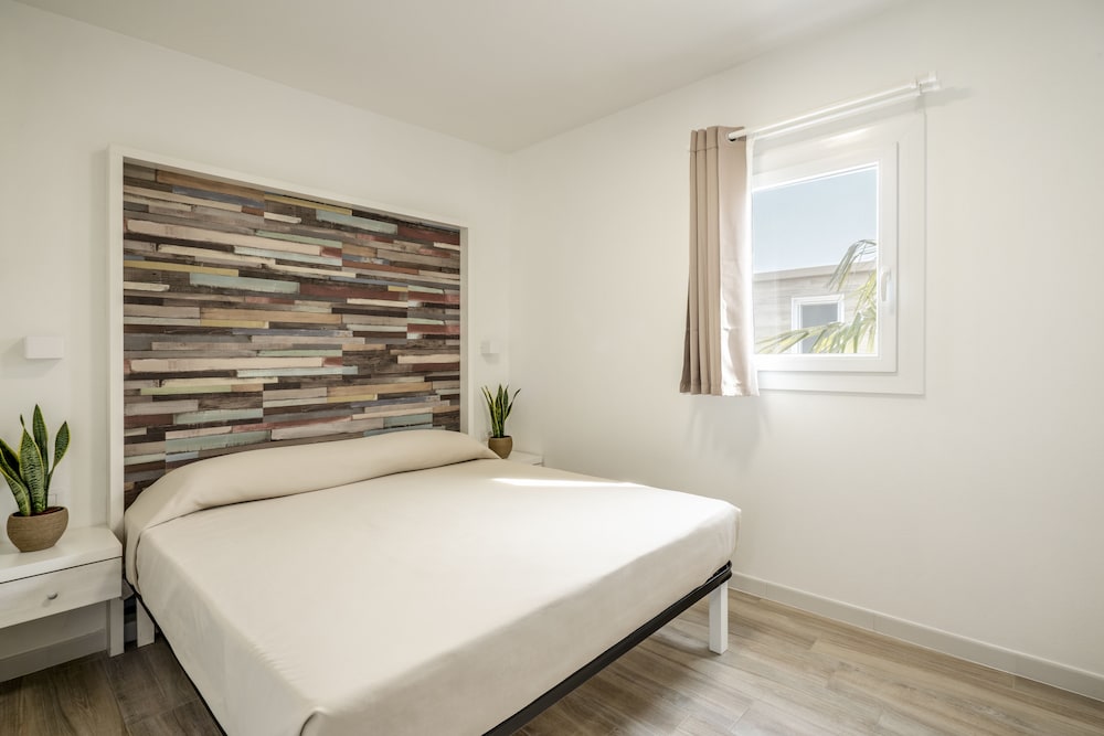 Onda Blu Resort — Hotel rooms in Manerba del Garda, Lombardy