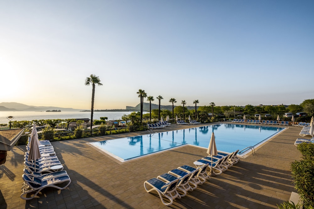 Onda Blu Resort — Swimming pool in Manerba del Garda, Lombardy