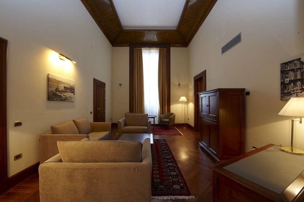 Grand Hotel Piazza Borsa — Hotel rooms in Palermo, Sicily