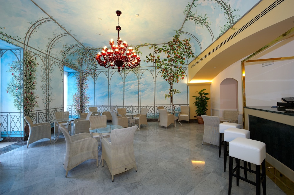 Grand Hotel Piazza Borsa — Restaurant & bars in Palermo, Sicily