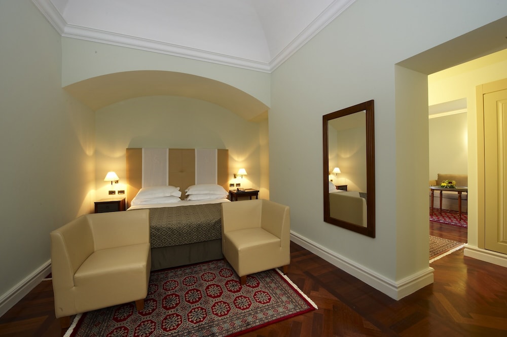 Grand Hotel Piazza Borsa — Hotel rooms in Palermo, Sicily