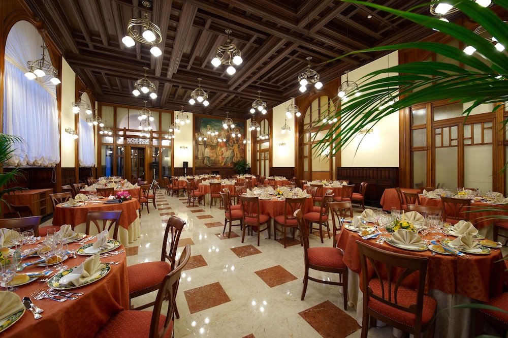 Grand Hotel Piazza Borsa — Restaurant & bars in Palermo, Sicily