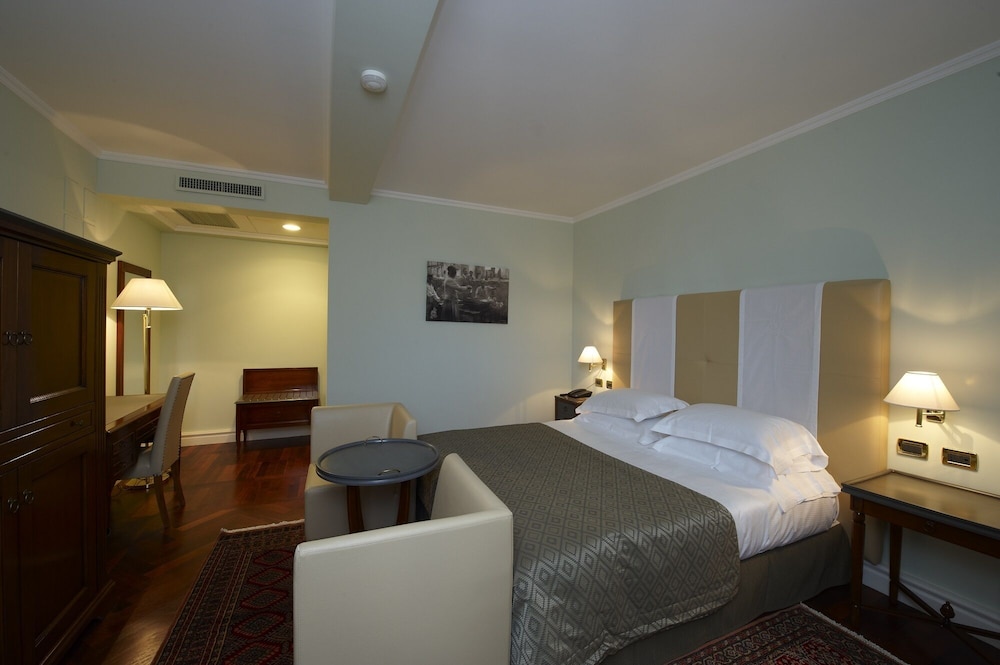 Grand Hotel Piazza Borsa — Hotel rooms in Palermo, Sicily