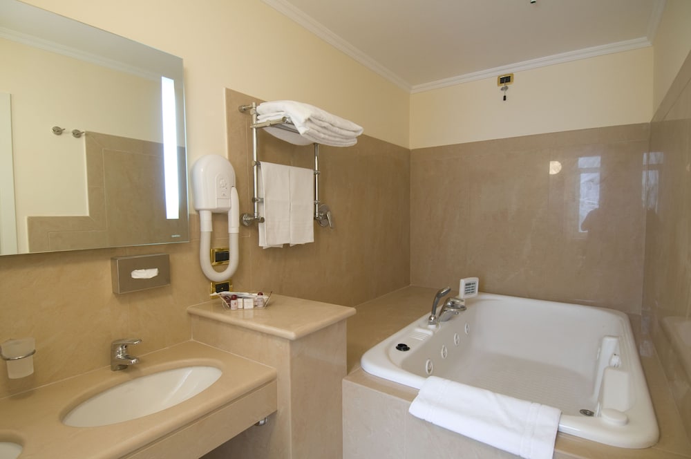 Grand Hotel Piazza Borsa — Hotel rooms in Palermo, Sicily