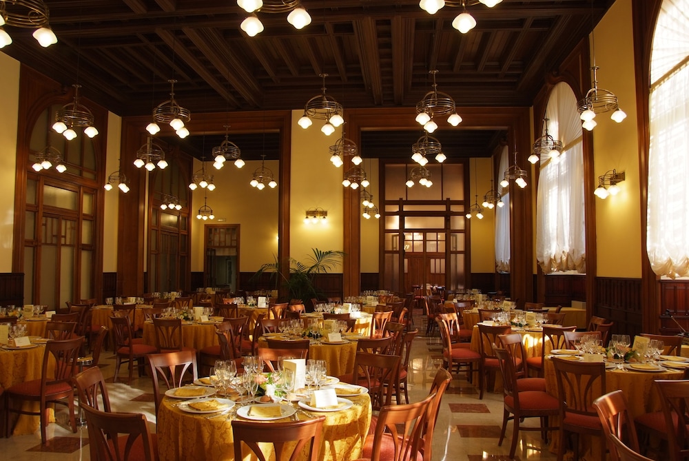 Grand Hotel Piazza Borsa — Restaurant & bars in Palermo, Sicily