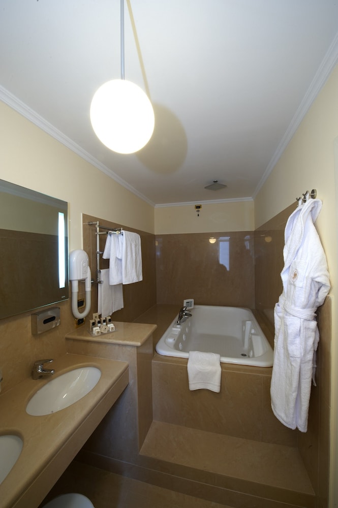 Grand Hotel Piazza Borsa — Hotel rooms in Palermo, Sicily